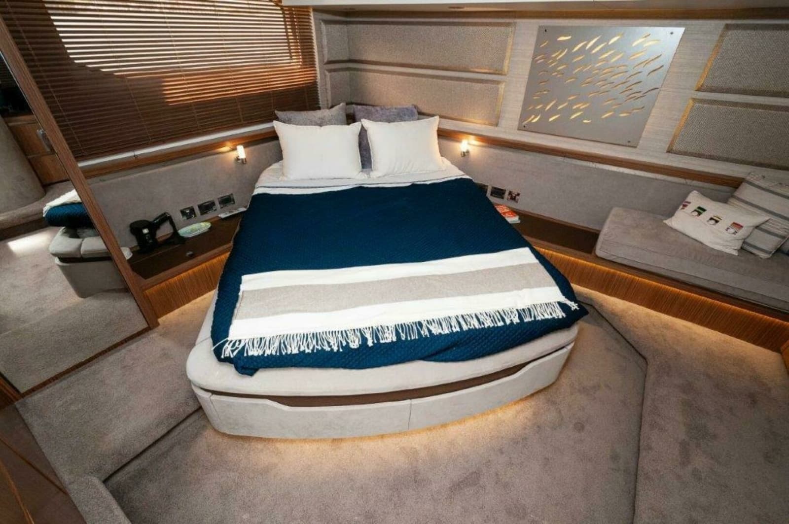 2018 Sea Ray L550 Flybridge - Photo 16