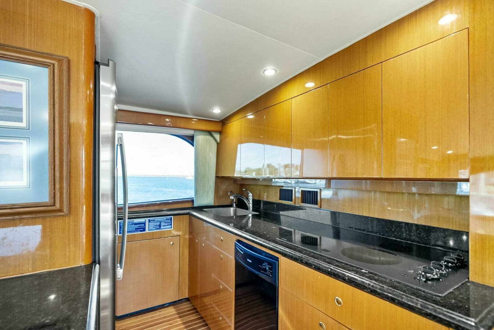 2002 Viking 65 Convertible - Photo 24