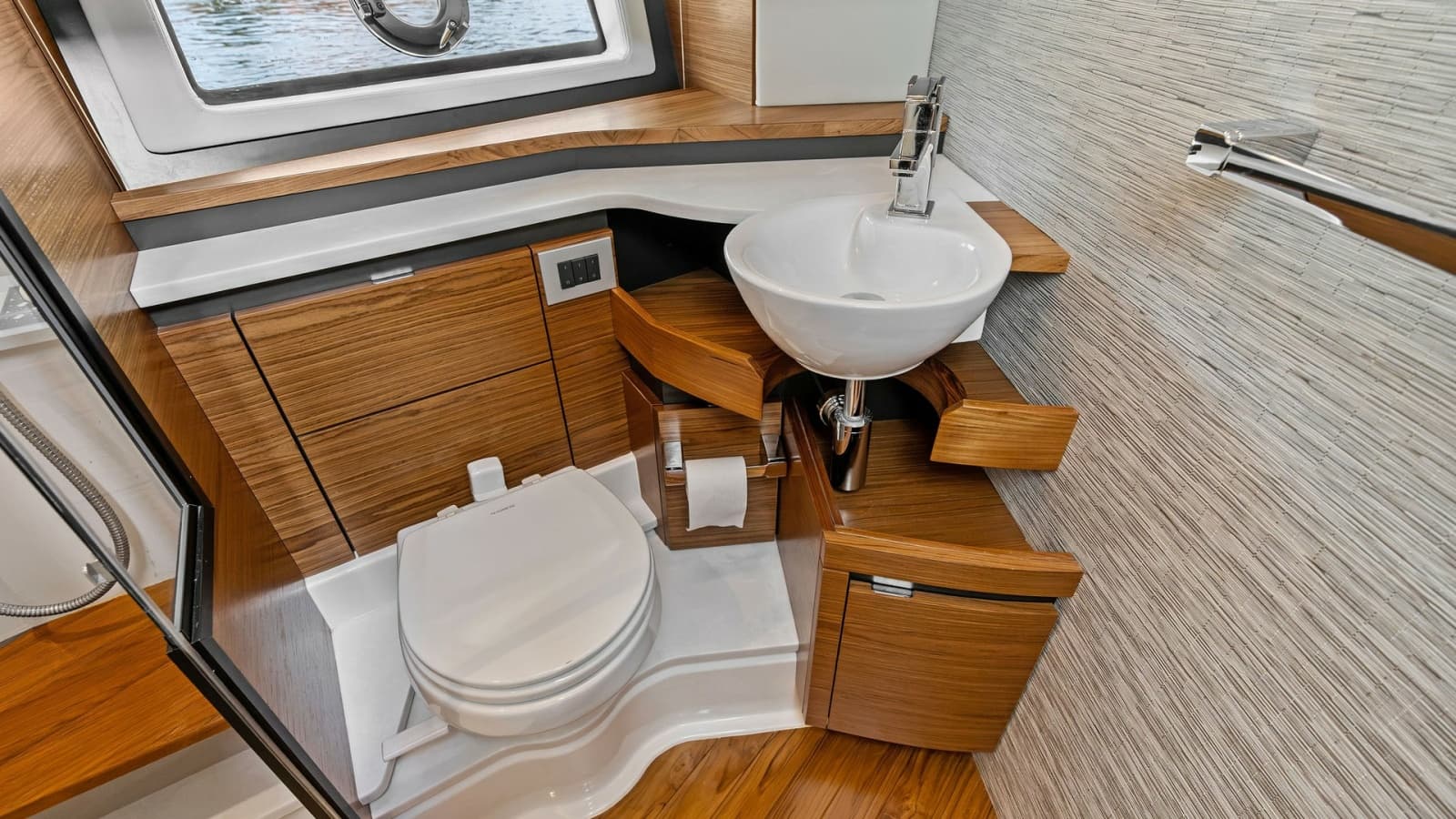 2025 Tiara Yachts 48LE - Photo 70