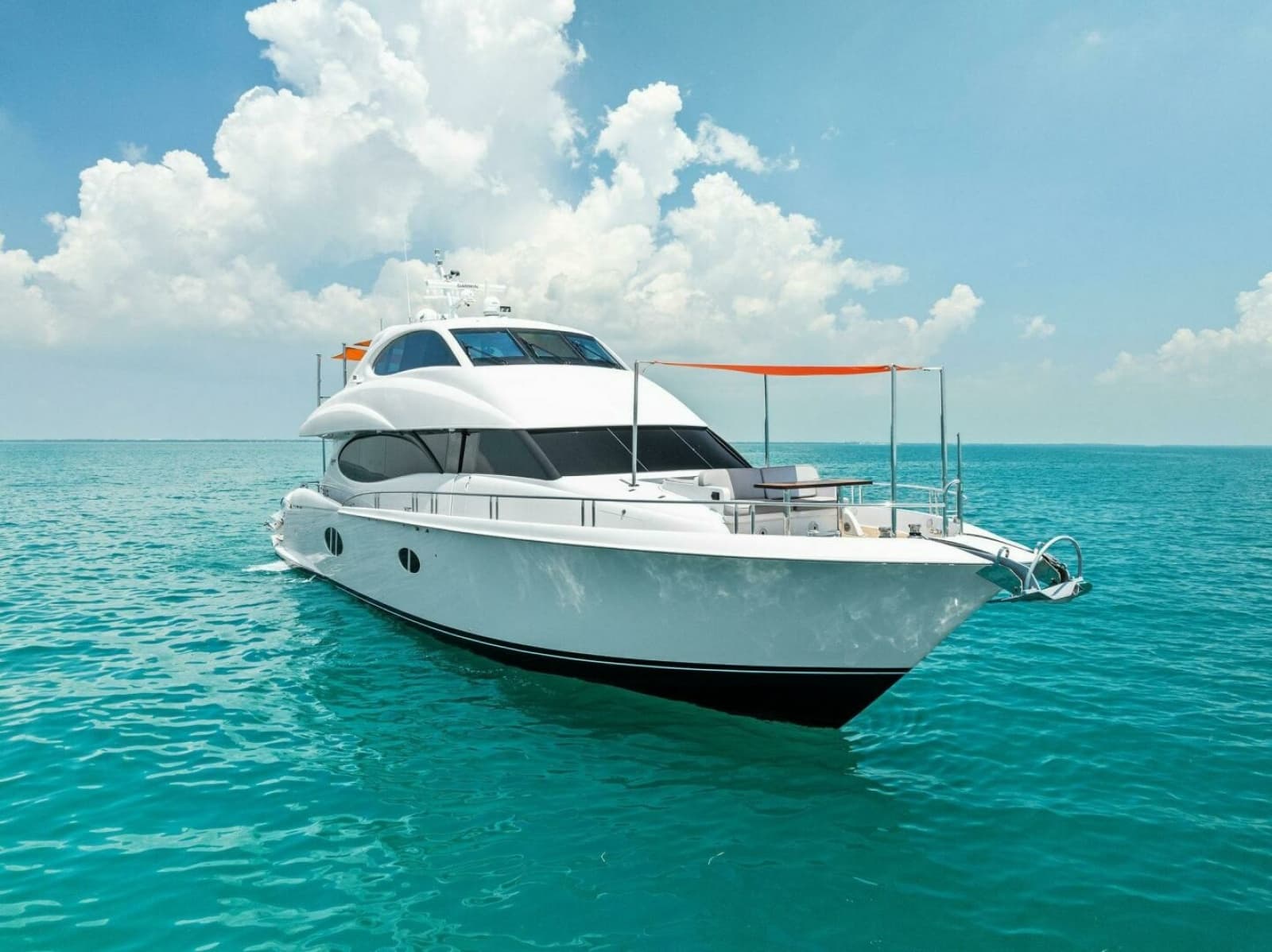 2006 Lazzara Yachts 84 Skylounge - Photo 15