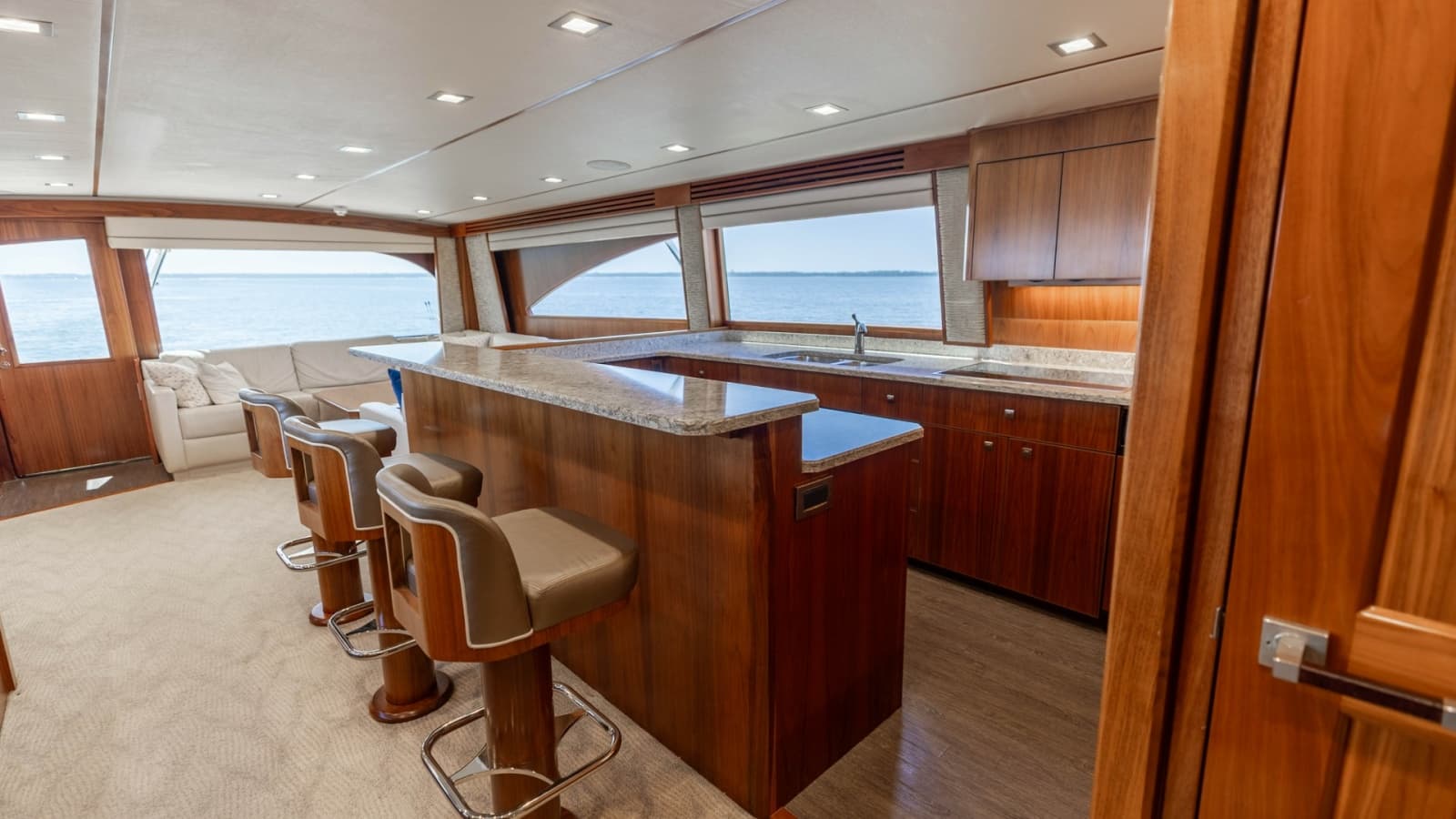 2016 Viking 80 Convertible - Photo 12
