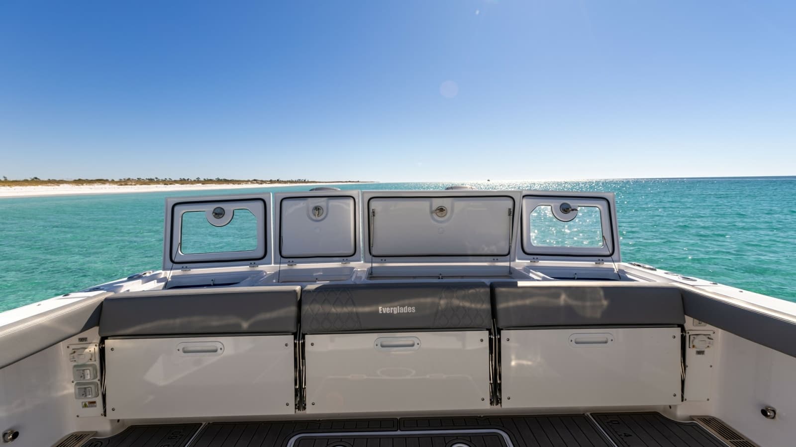 2024 Everglades 455 Center Console - Photo 17