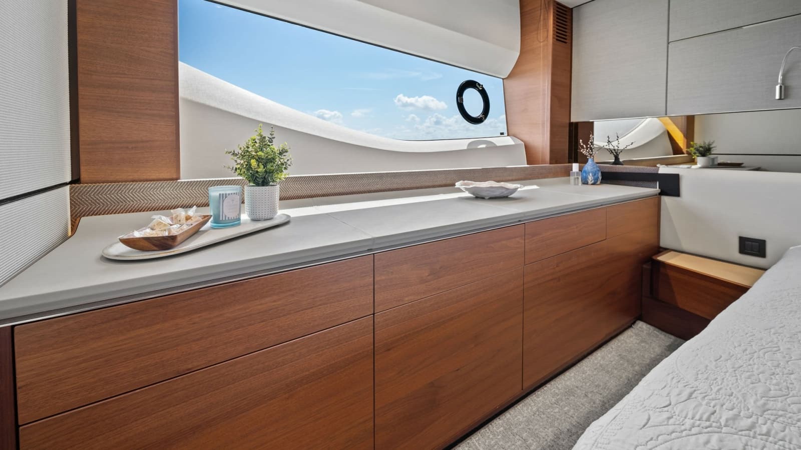 2019 Princess V65 - Photo 26