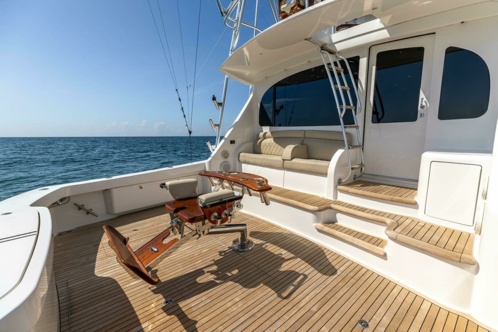 2018 Viking 62 Convertible - Photo 33