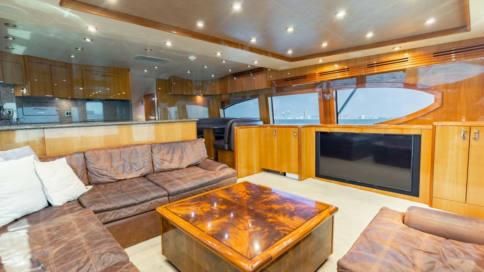 2007 Hatteras 68 Convertible - Photo 7