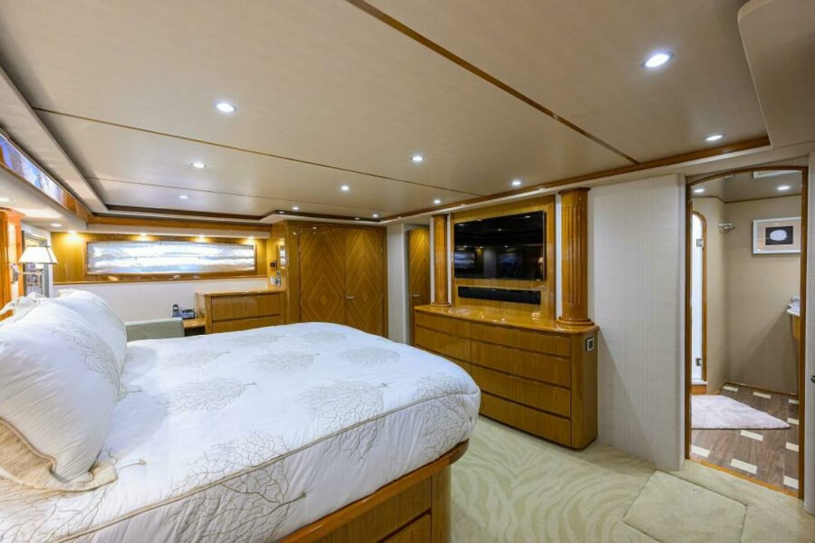 2013 Viking 82 Convertible - Photo 11