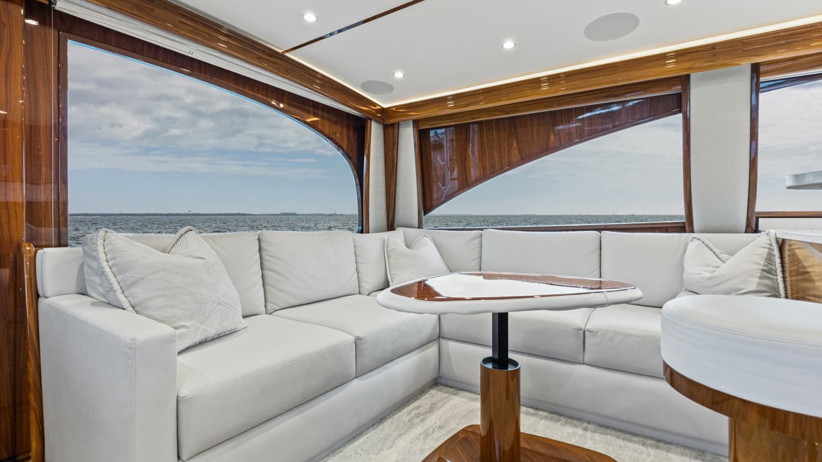 2022 Viking 58 Convertible - Photo 2