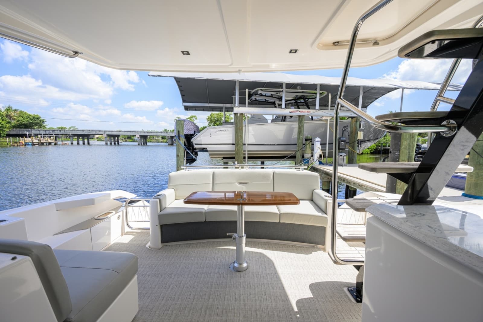 2017 Tiara Yachts 44 Flybridge - Photo 4