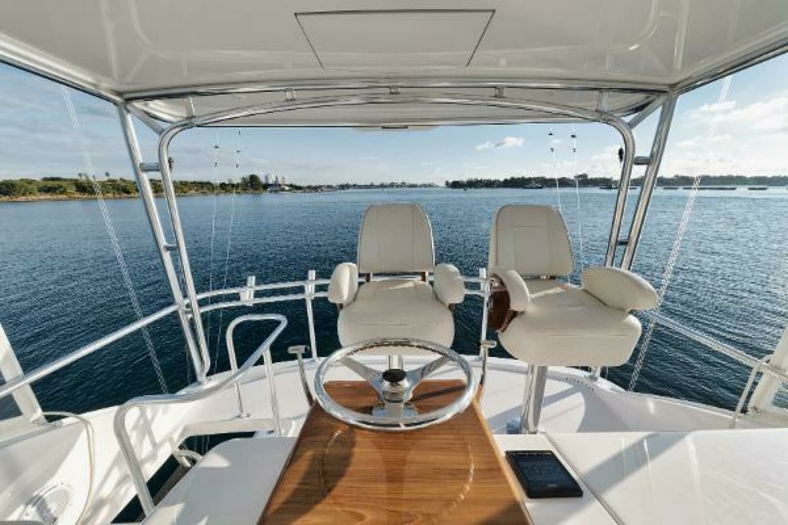 2018 Hatteras GT54 - Photo 13