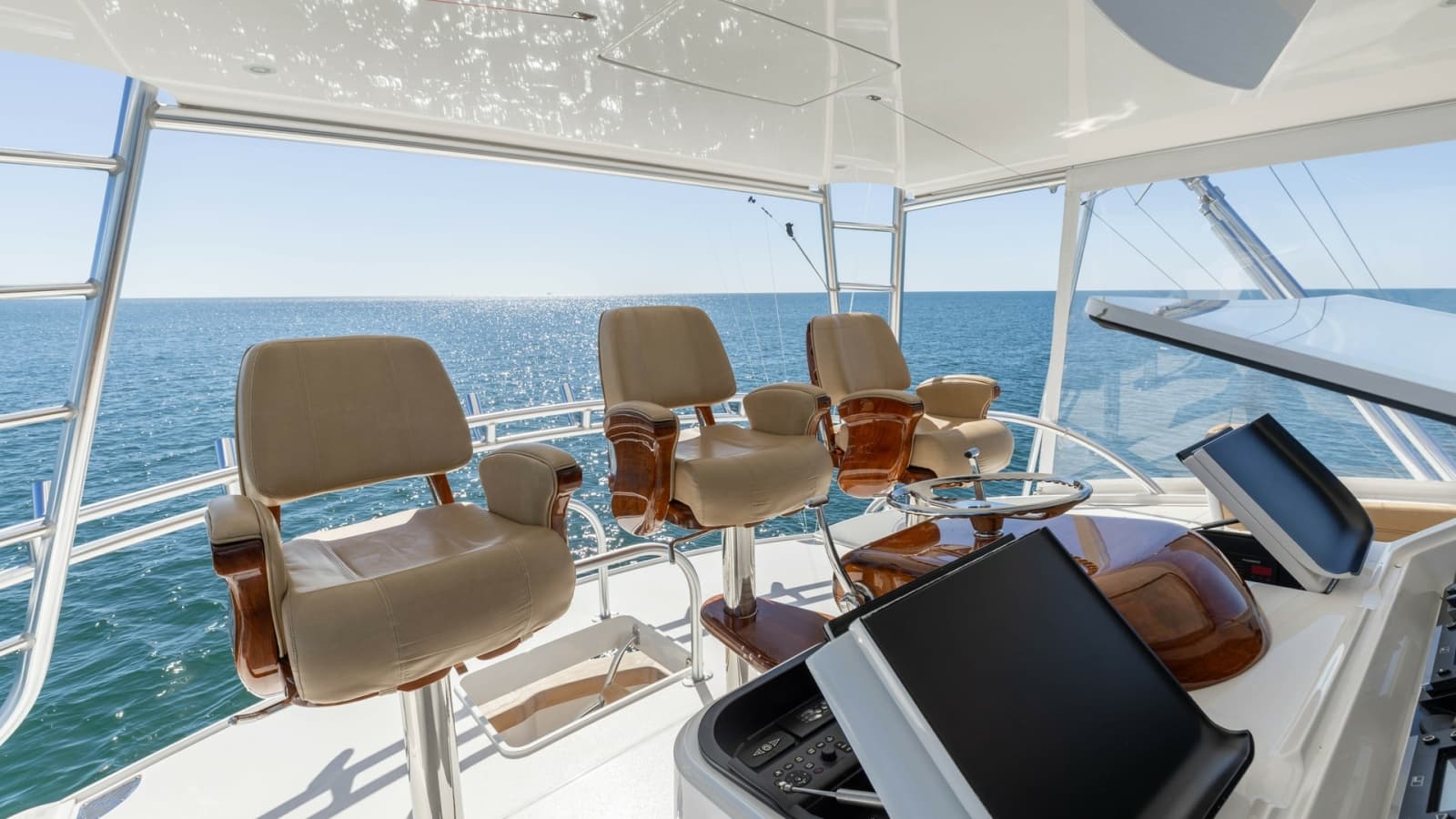 2019 Viking 68 Convertible - Photo 32