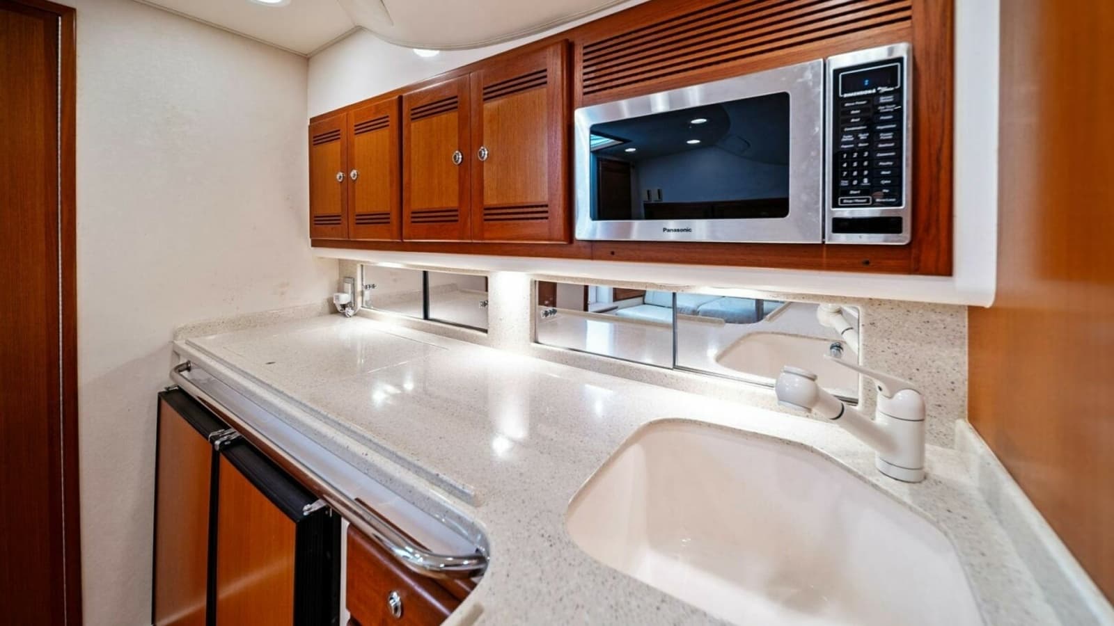 2005 Cabo 40 Express - Photo 107