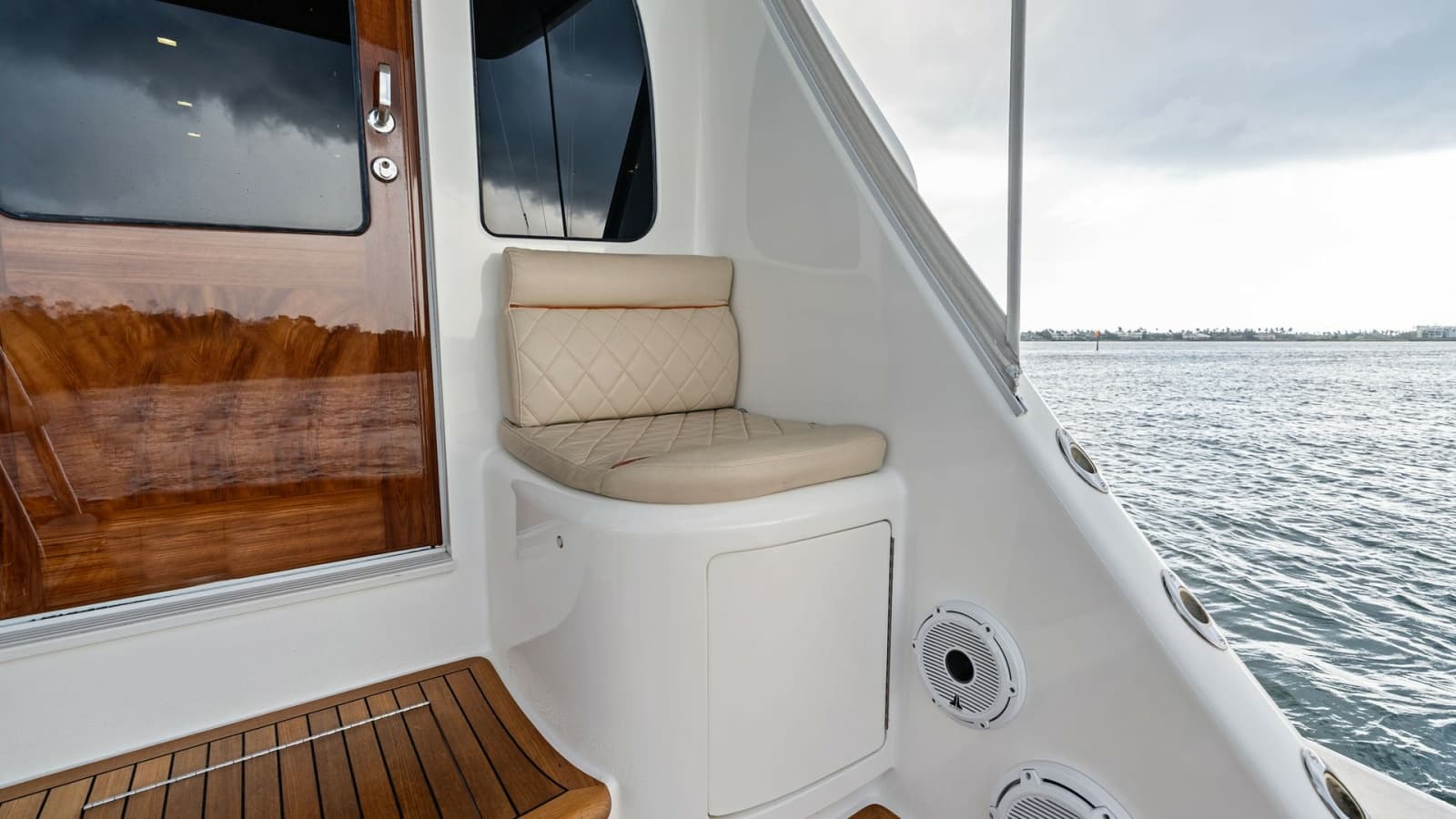 2016 Viking 80 Enclosed Bridge - Photo 114