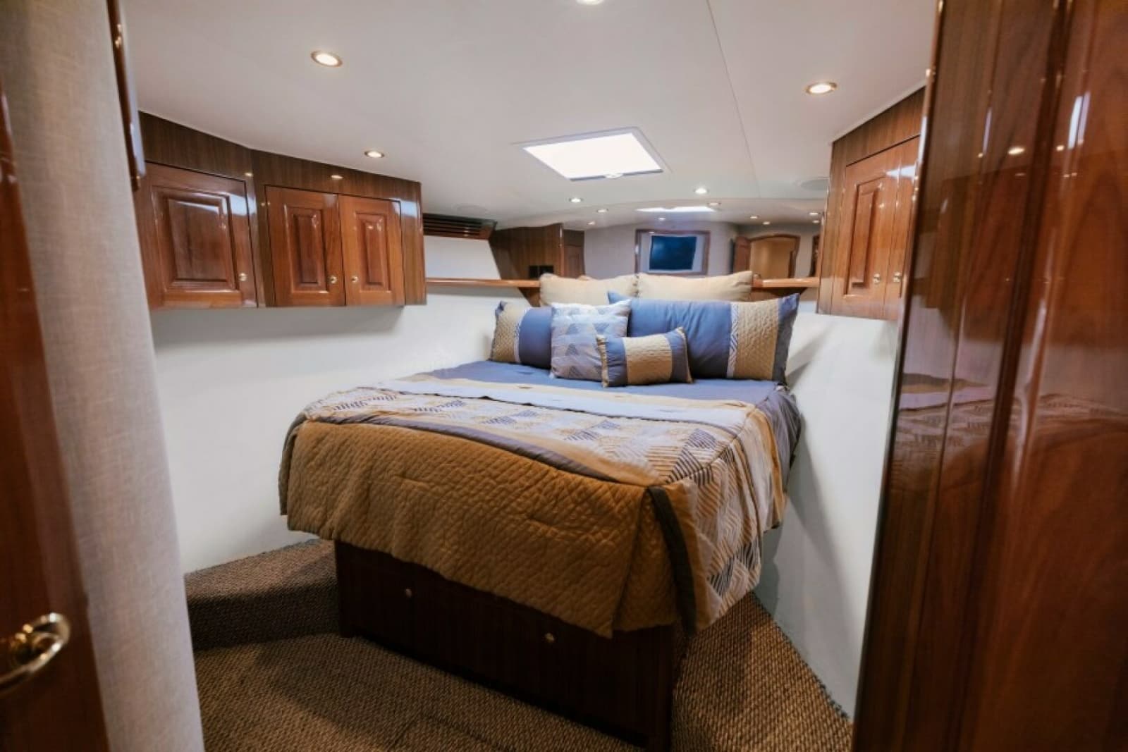 2006 Viking 74 Enclosed Bridge - Photo 8