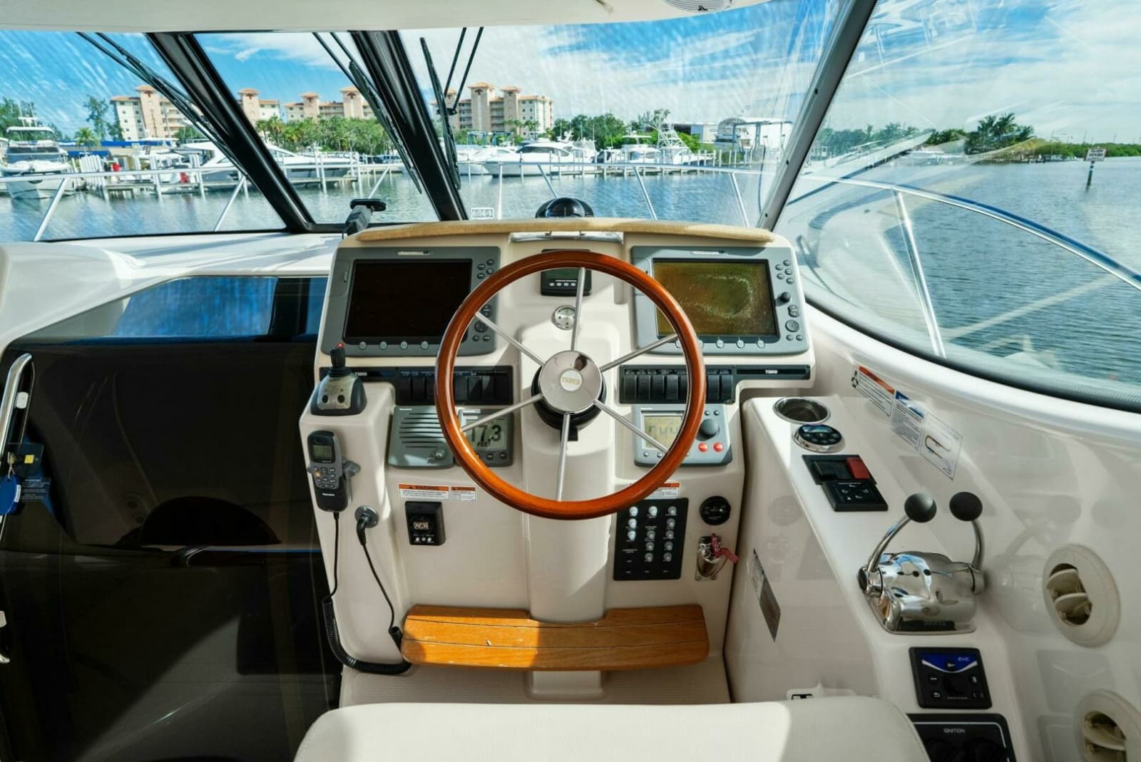 2008 Tiara Yachts 3500 Sovran - Photo 2