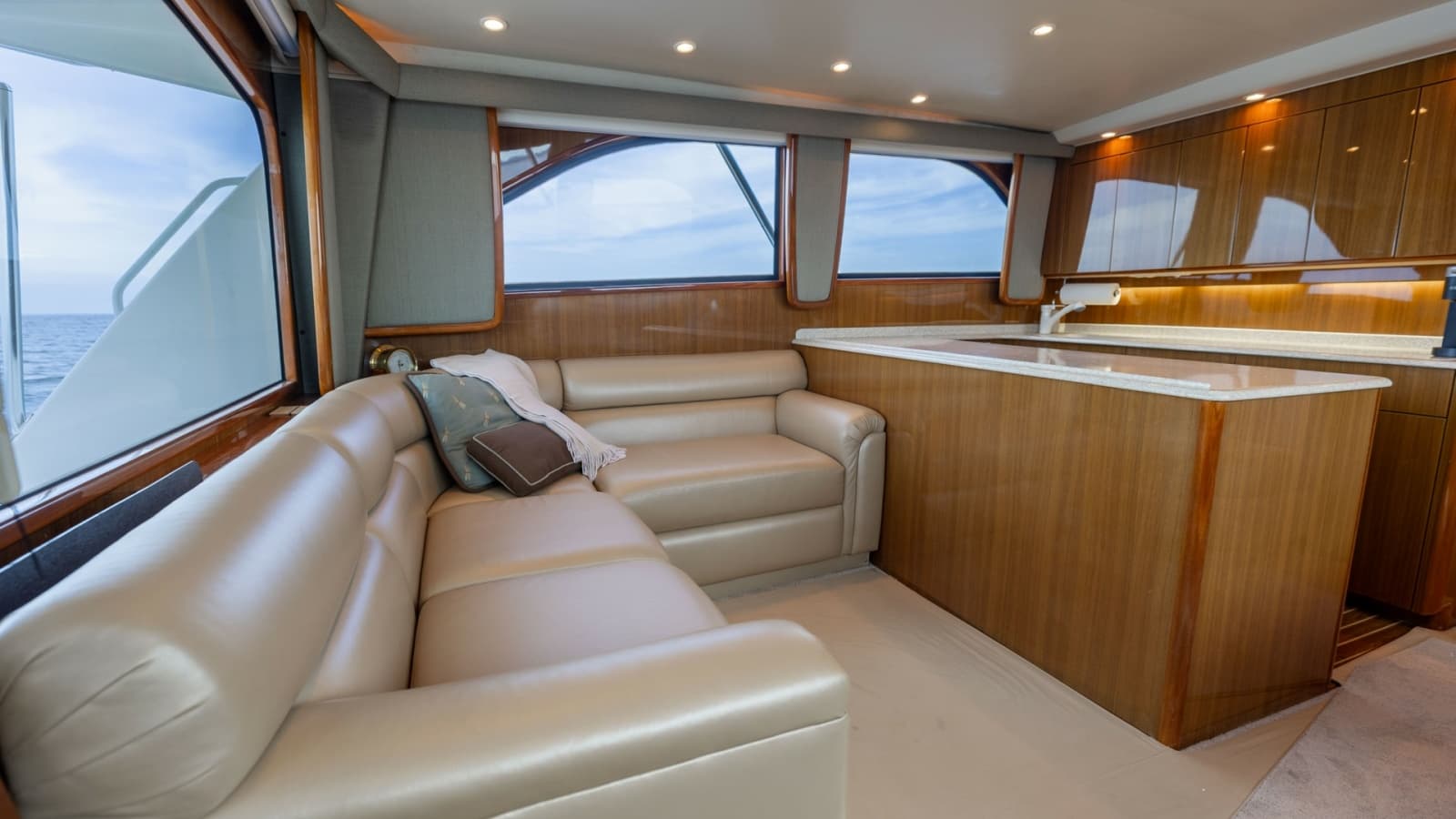 2007 Viking 45 Convertible - Photo 16