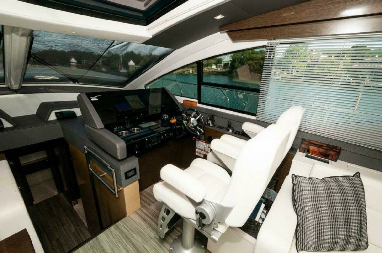 2019 Cruisers Yachts 60 Cantius - Photo 39