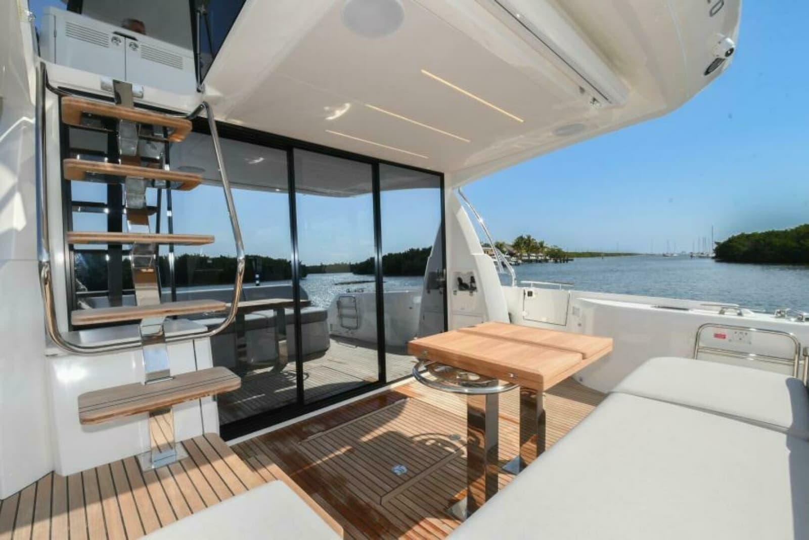 2023 Prestige 520 Flybridge - Photo 2