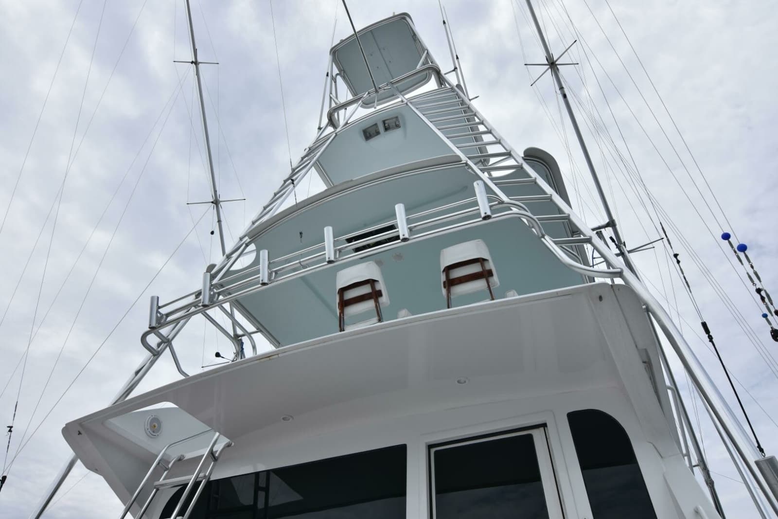 1999 Viking 58 Convertible - Photo 8