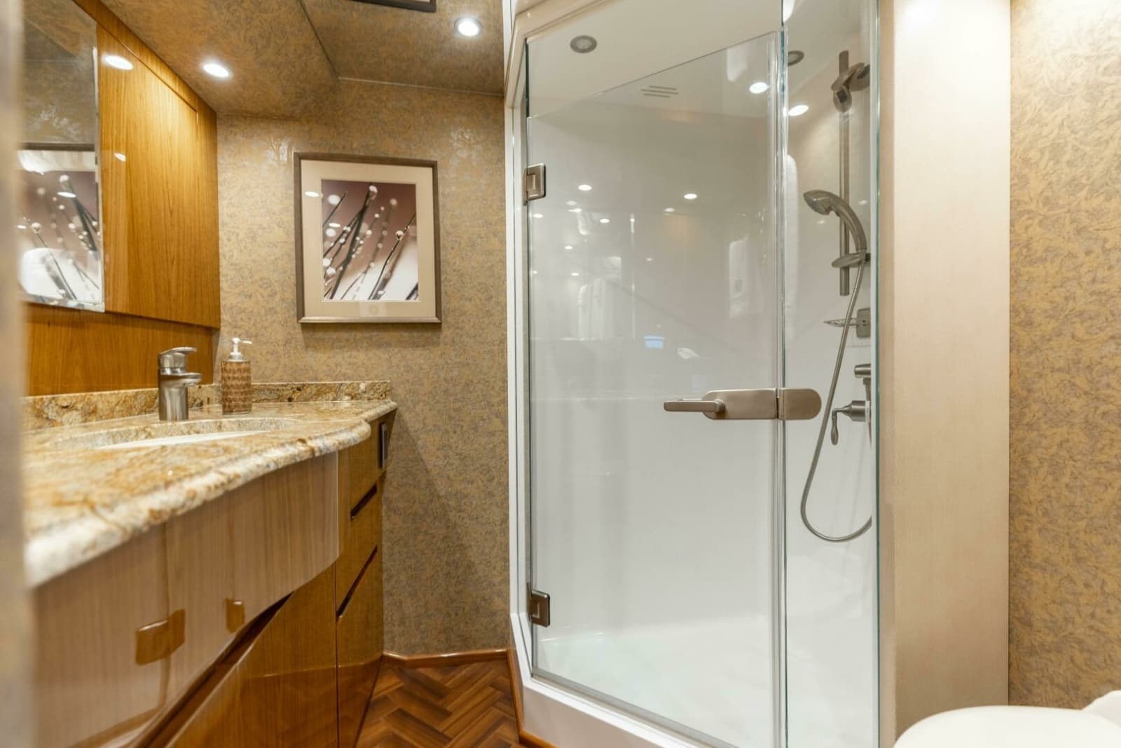 2013 Viking 76 Convertible - Photo 30