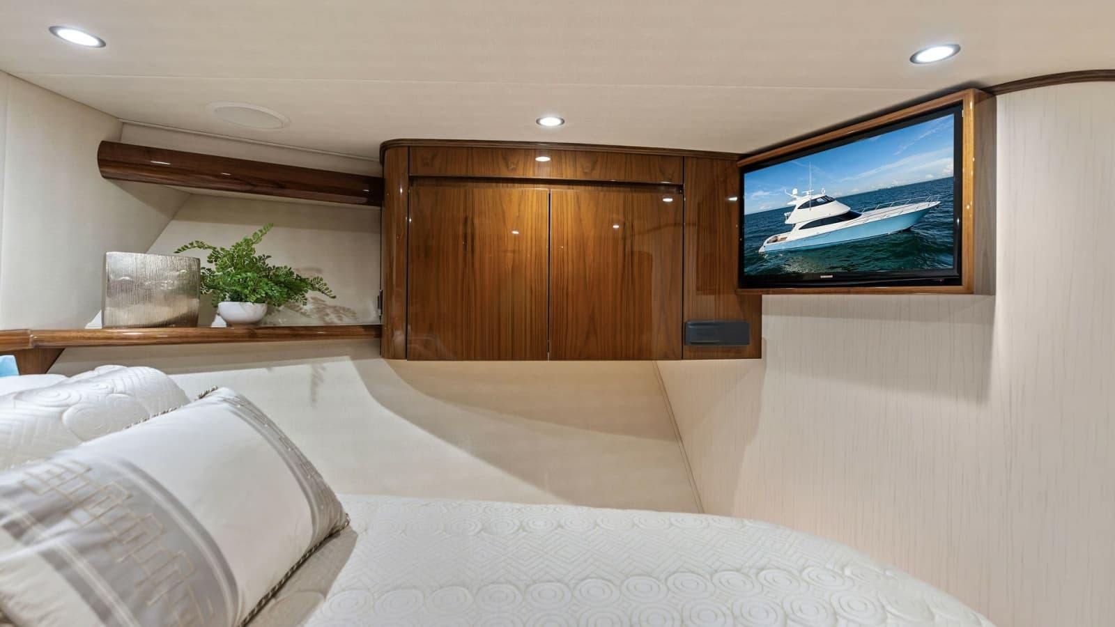 2018 Viking 62 Enclosed Bridge - Photo 53