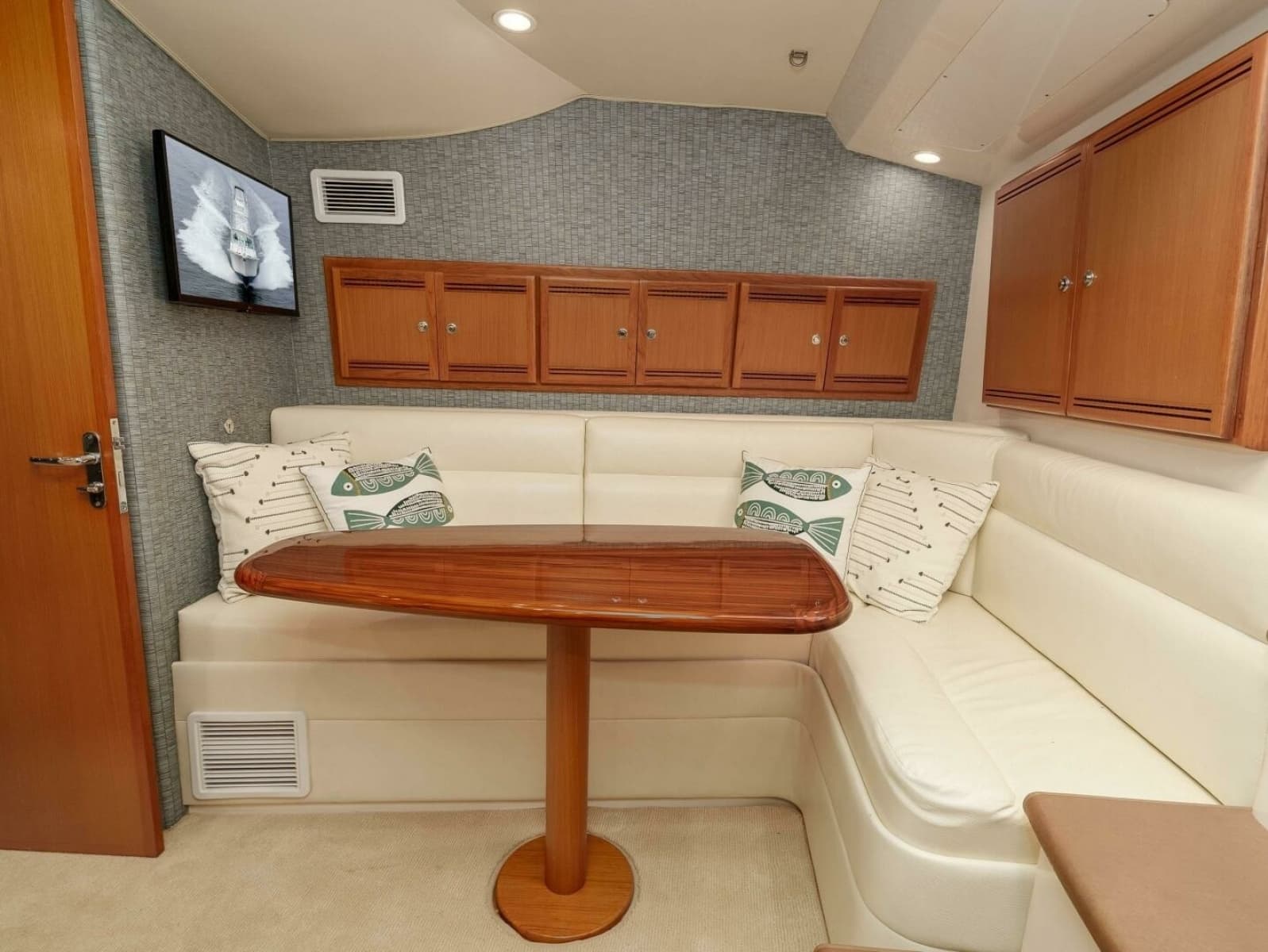 2008 Cabo 38 Express - Photo 9