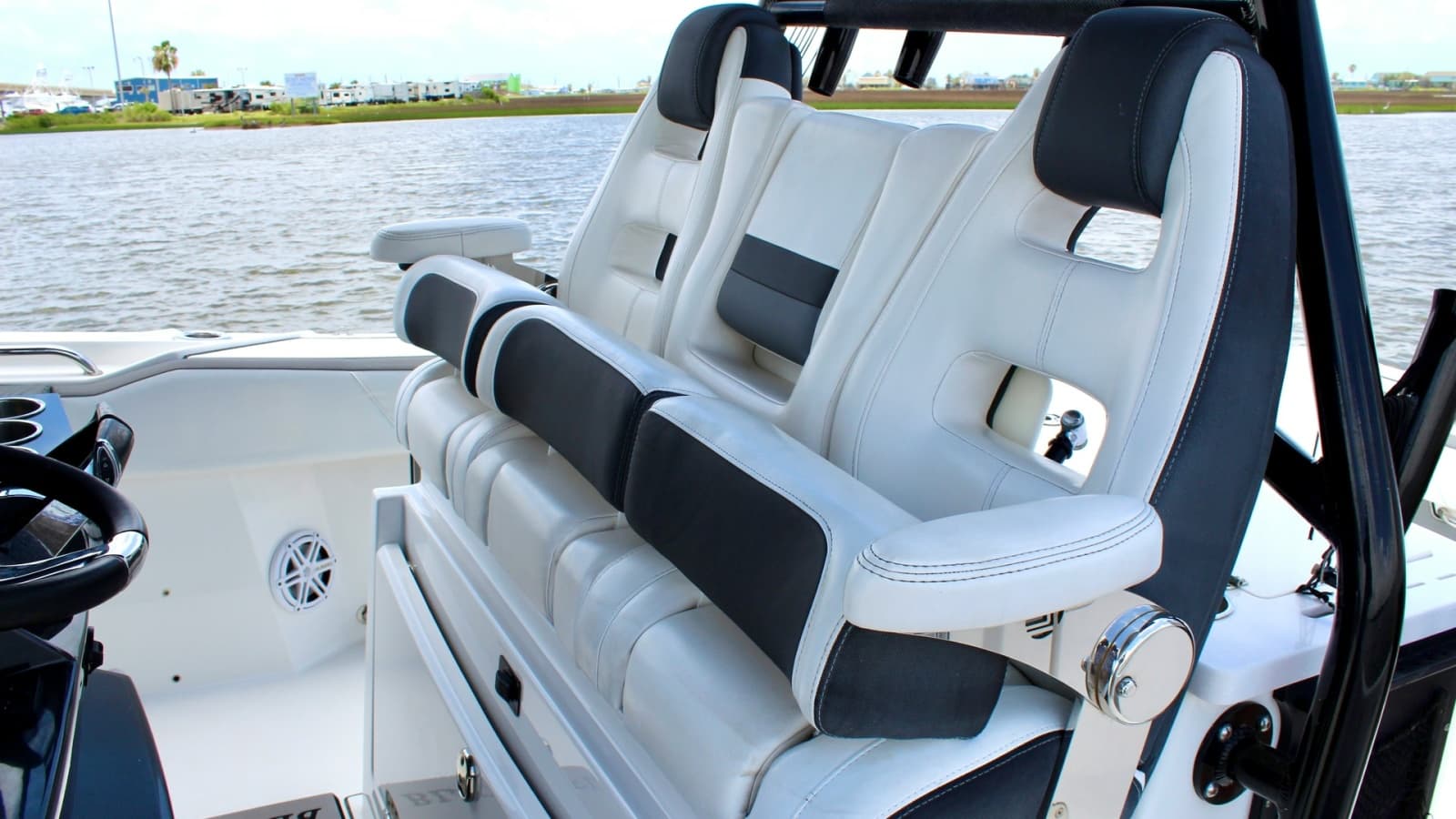 2020 Blackfin 332 Center Console - Photo 2