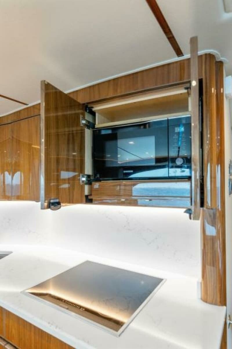 2021 Viking 54 Convertible - Photo 31