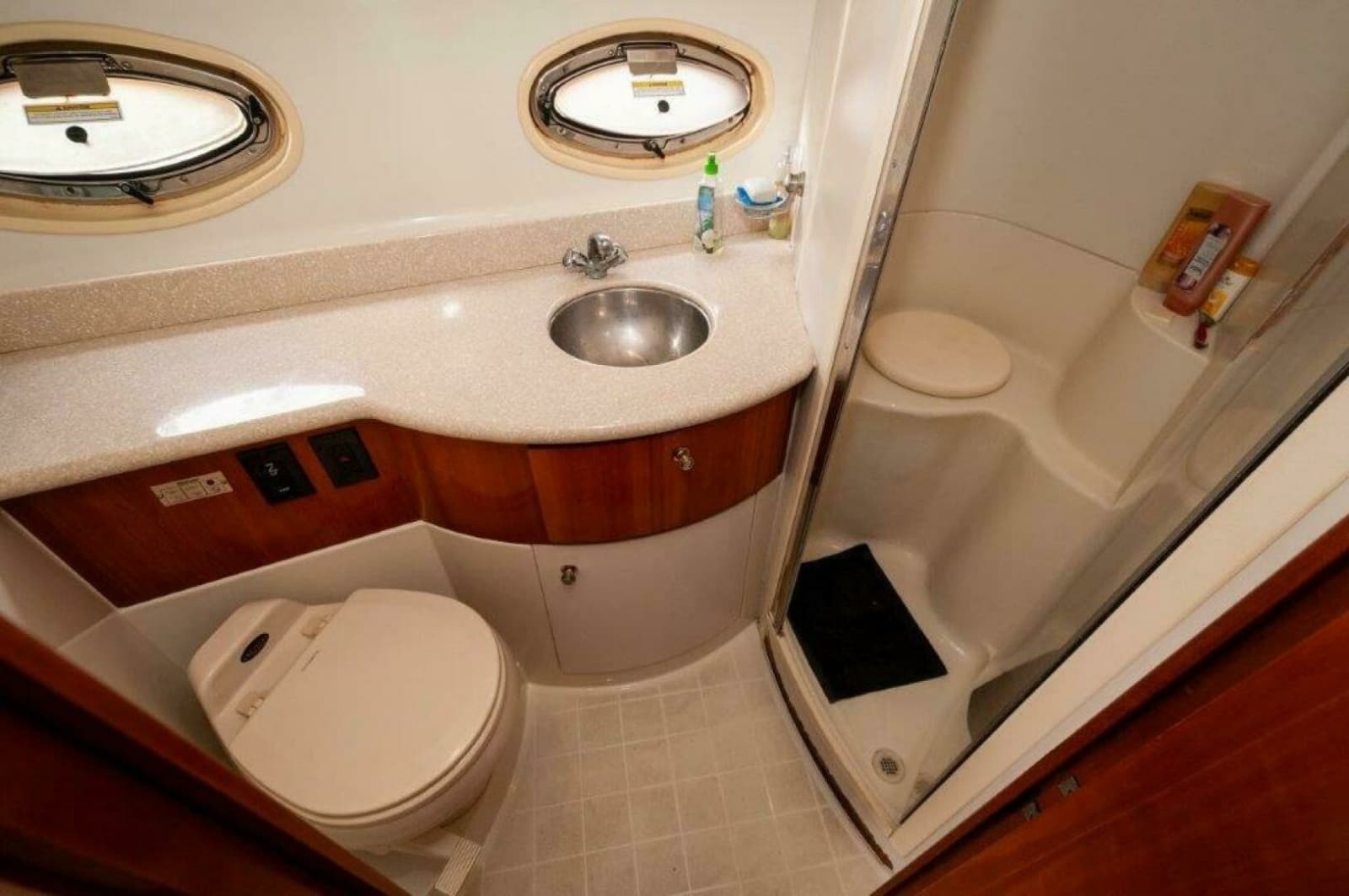 2002 Carver 444 Cockpit Motor Yacht - Photo 18