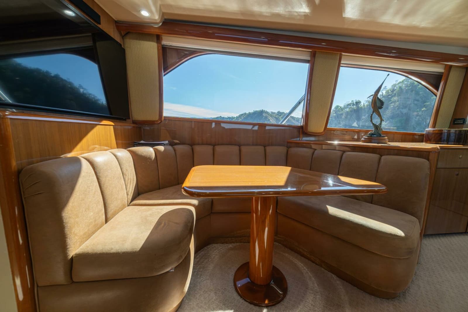 2006 Viking 56 Convertible - Photo 39