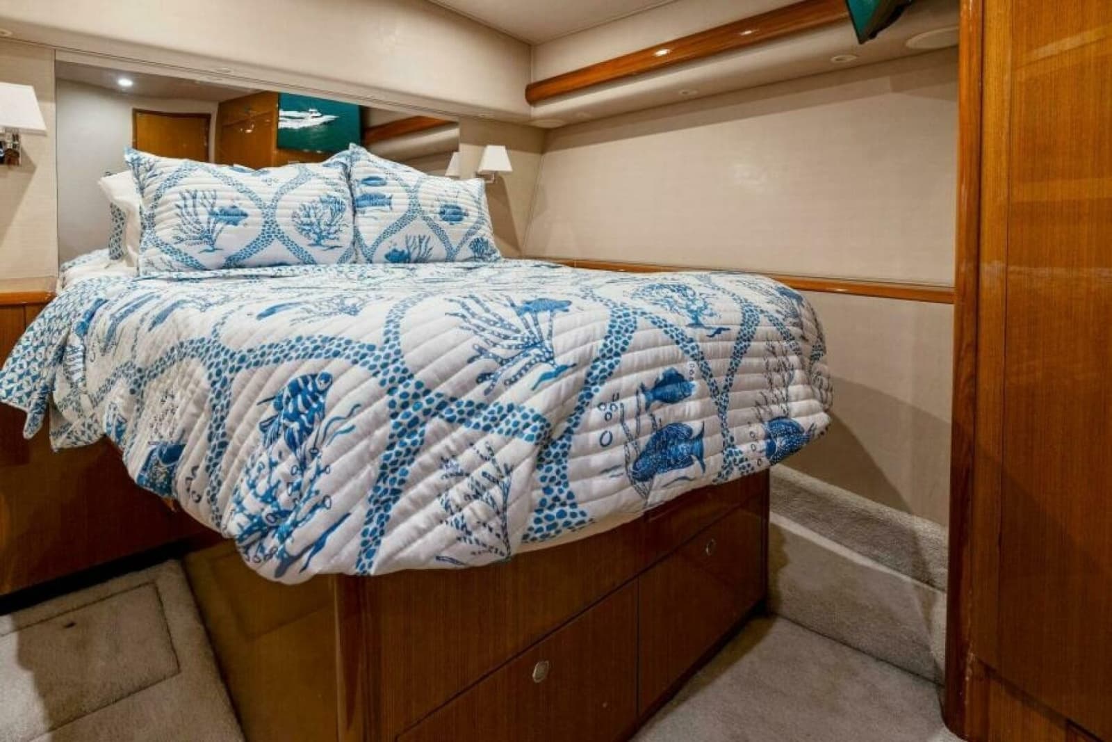2003 Viking 48 Convertible - Photo 4