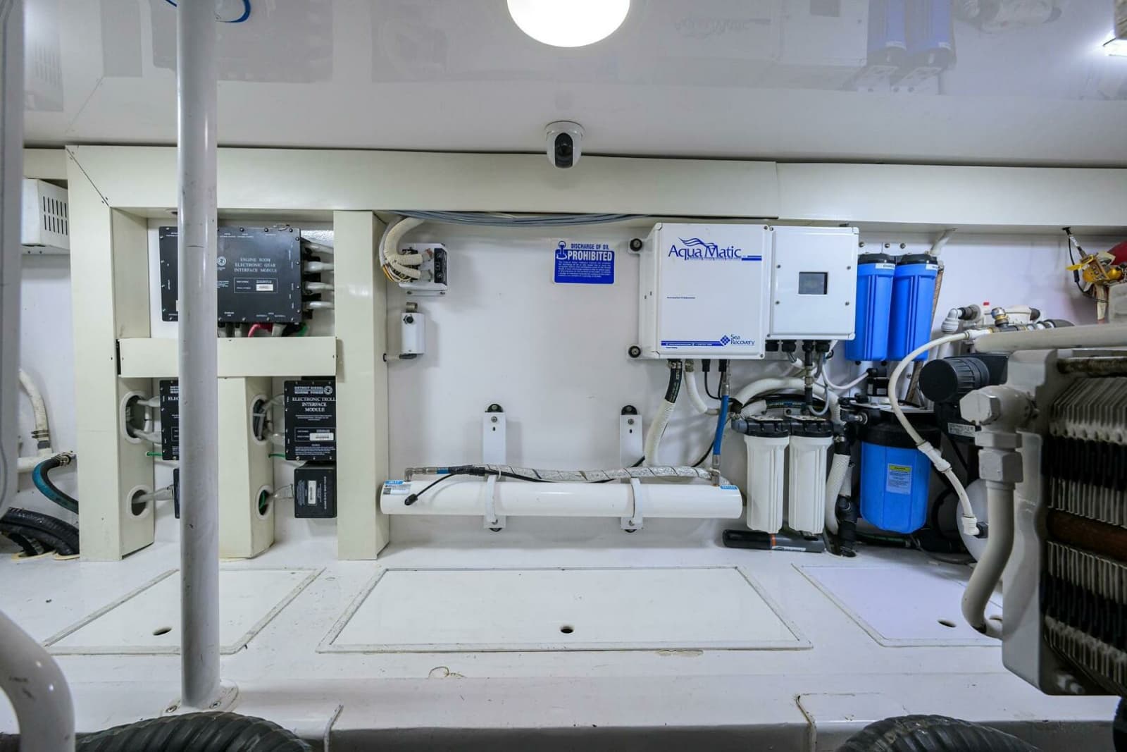 2004 Viking 56 Convertible - Photo 72