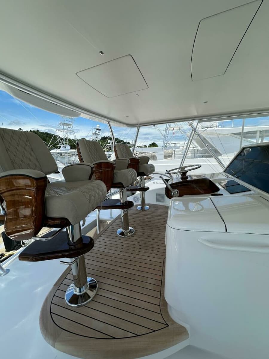2025 Viking 82 Convertible - Photo 48