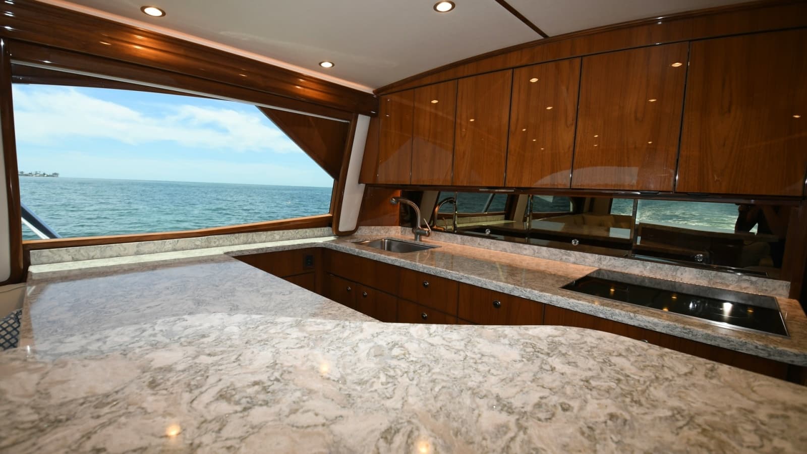 2019 Viking 58 Convertible - Photo 12