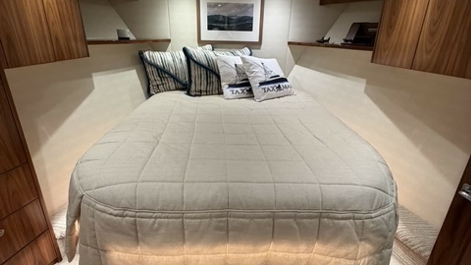 2022 Viking 68 Convertible - Photo 21