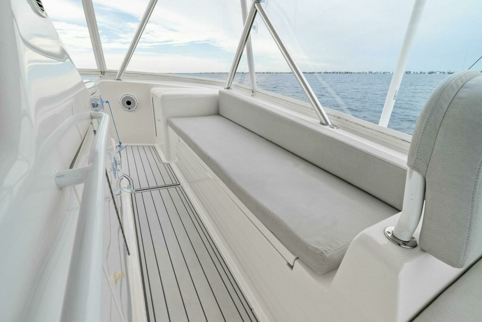 2006 Viking 61 Convertible - Photo 66
