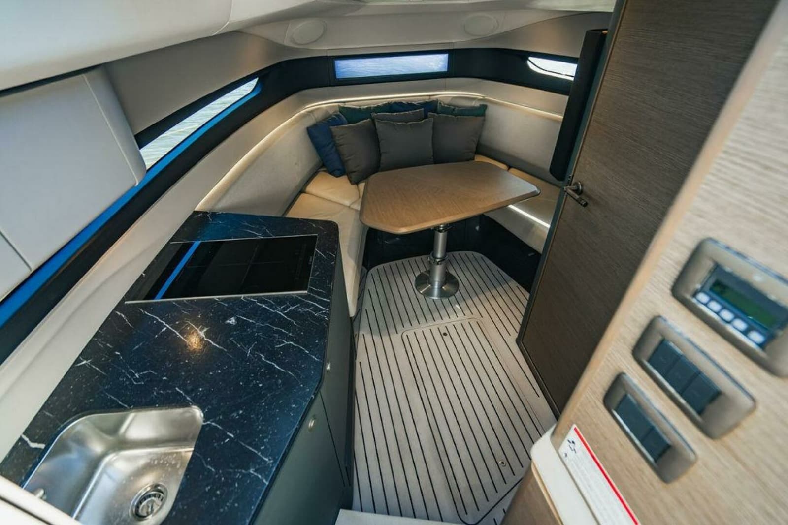 2020 Princess R35 - Photo 20