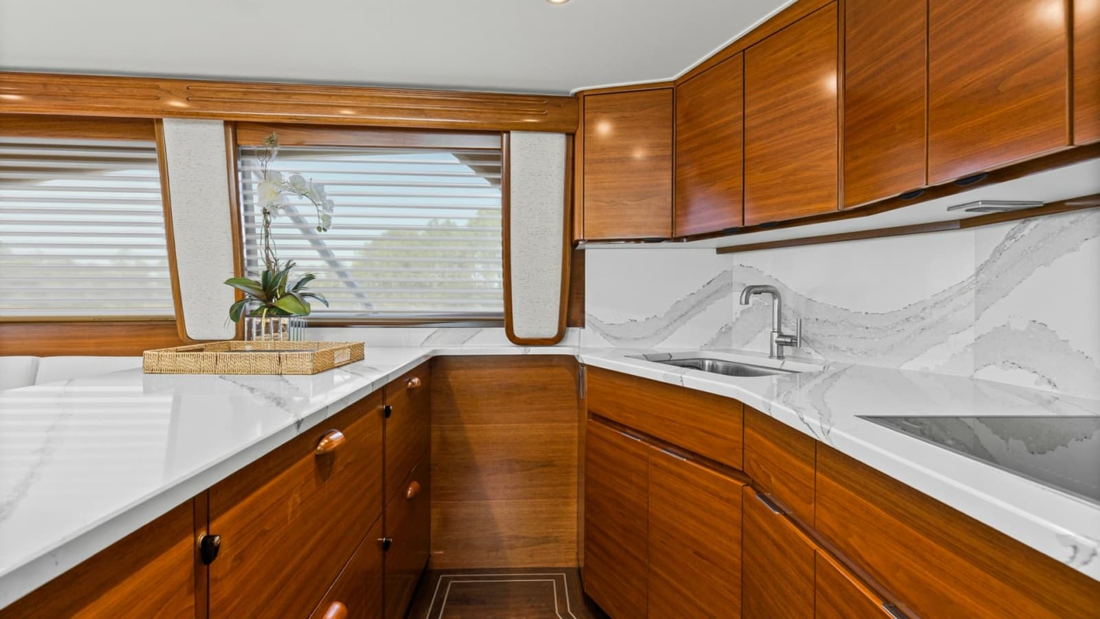 2024 Viking 54 Convertible - Photo 4