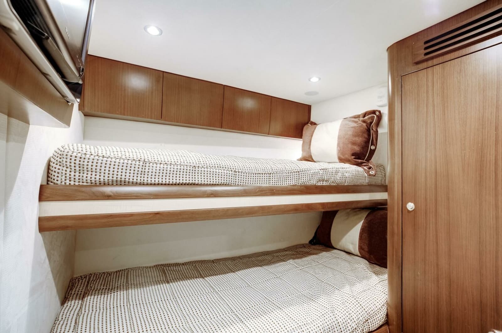 2015 Ocean Yachts 64 Convertible - Photo 12