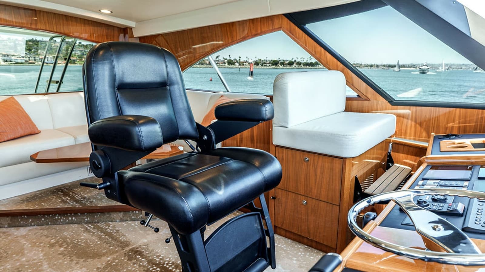 2019 Viking 80 Skybridge - Photo 49