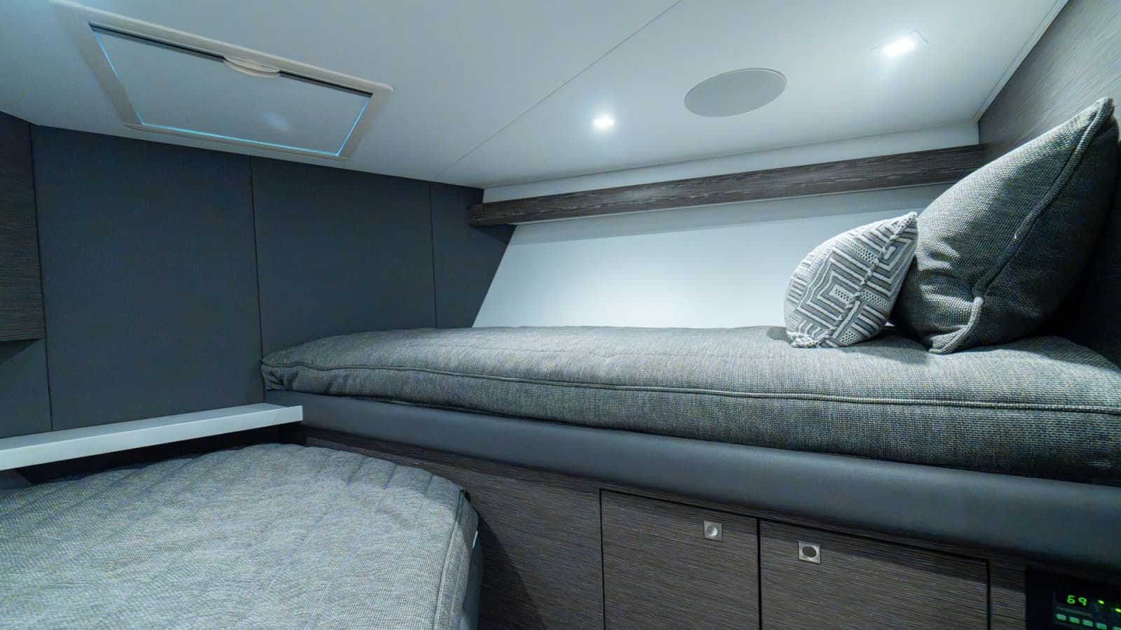 2024 Viking 64 Convertible - Photo 25