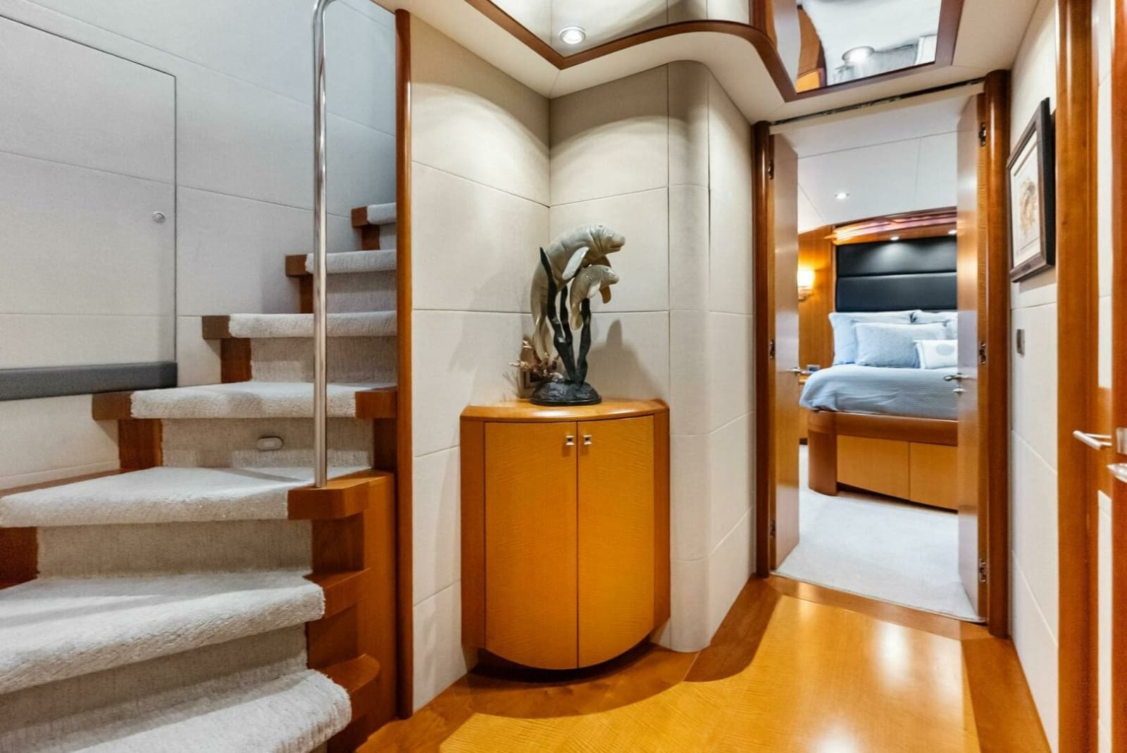 2006 Lazzara Yachts 84 Skylounge - Photo 93
