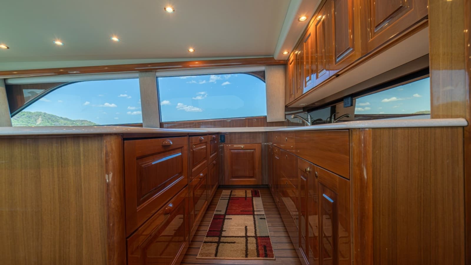 2005 Viking 61 Convertible - Photo 9