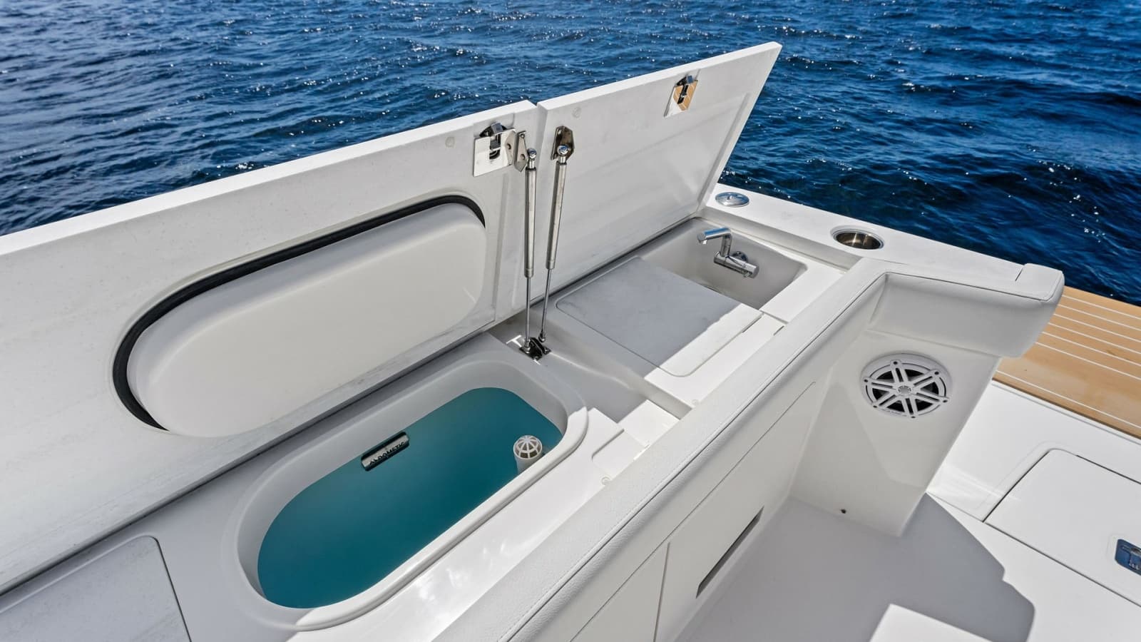 2025 Tiara Yachts EX 60 - Photo 15