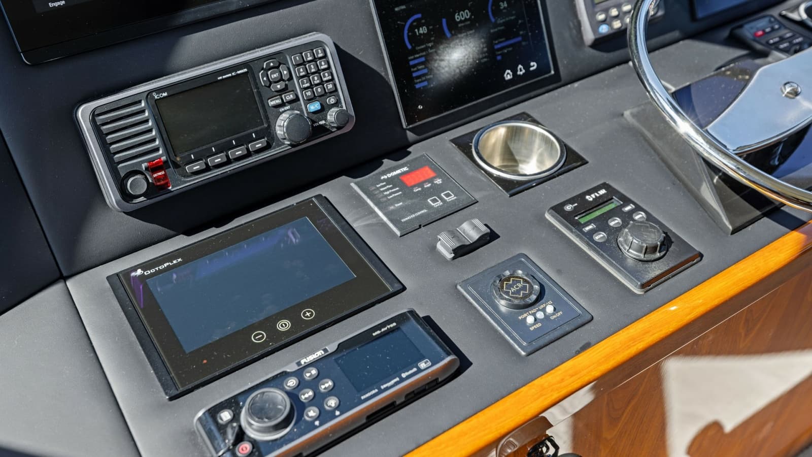 2018 Viking 62 Enclosed Bridge - Photo 76