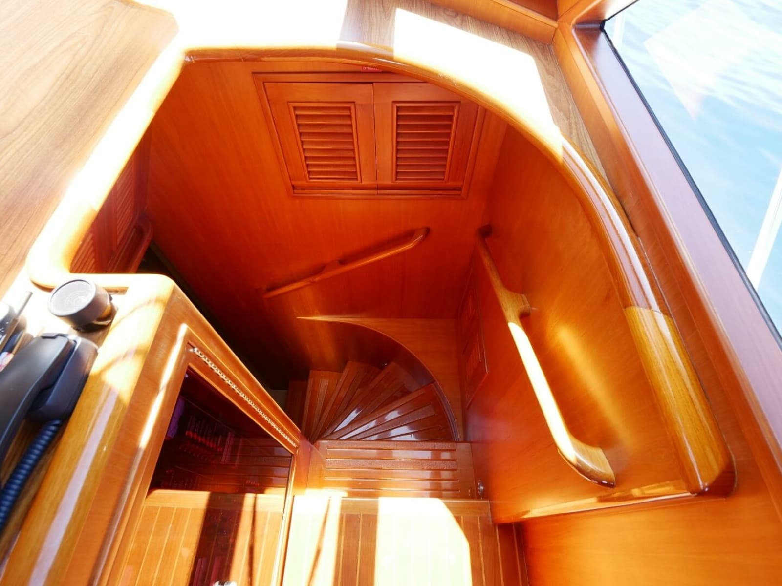 2000 Offshore Yachts 62 Pilothouse - Photo 15
