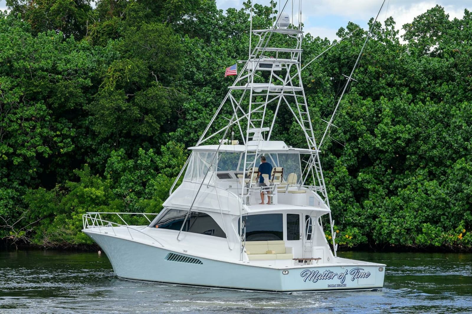 2004 Viking 56 Convertible - Photo 11