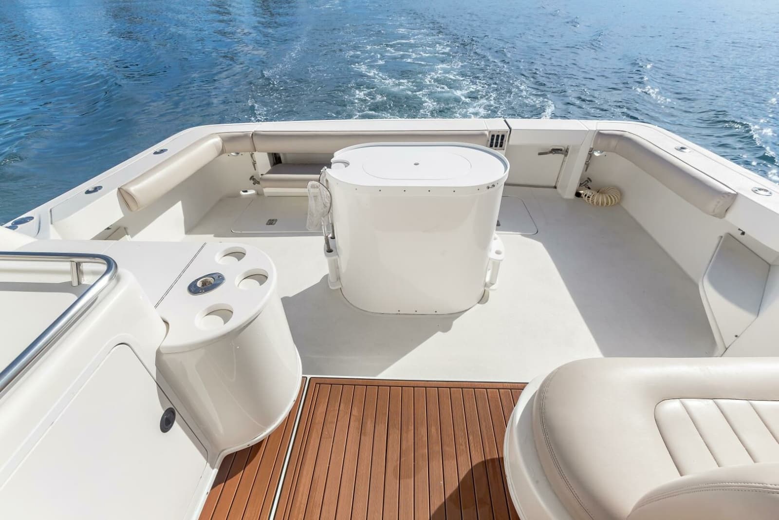 2000 Sea Ray 370 Express Cruiser - Photo 44