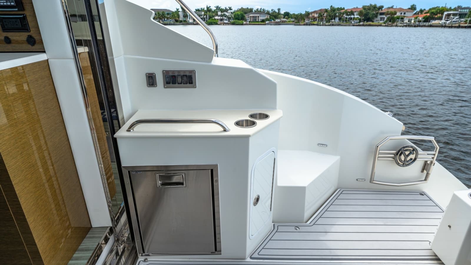 2019 Cruisers Yachts Cantius 46 - Photo 34