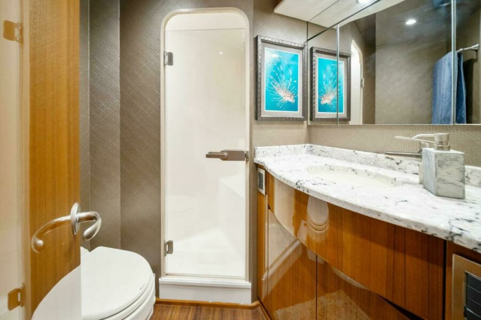 2016 Viking 55 Convertible - Photo 21