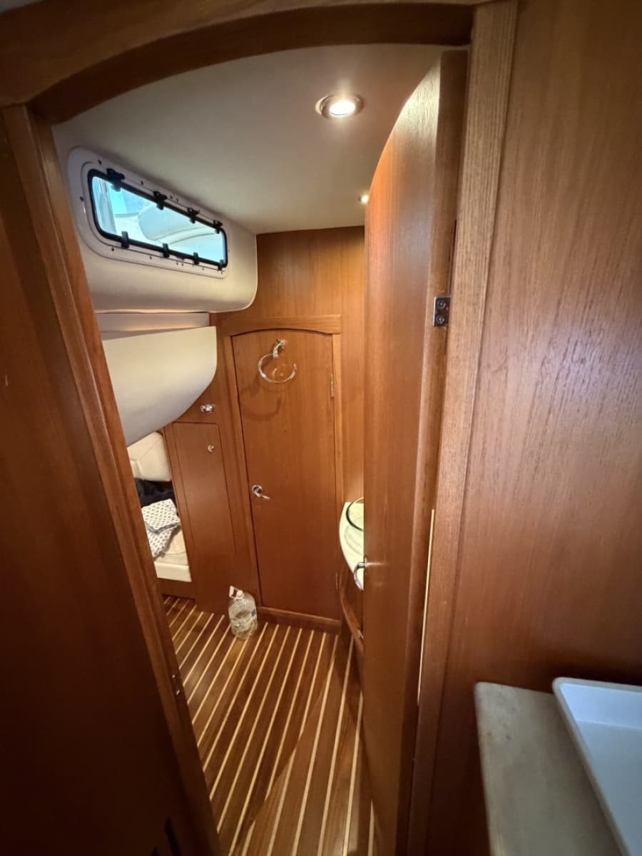 2013 Tiara Yachts 4500 Sovran - Photo 16